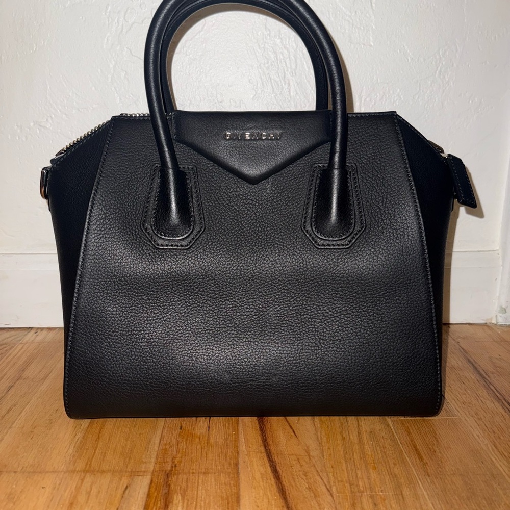 Authentic Givenchy small Antigona leather satchel